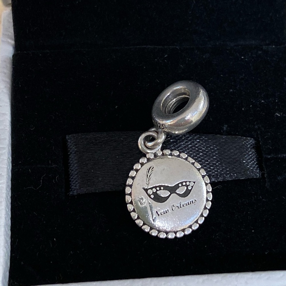 Pandora Travel charm